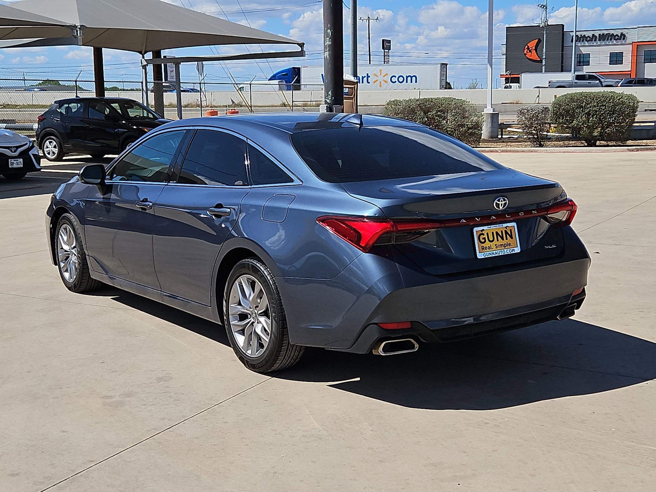 Used 2022 Toyota Avalon XLE FWD image 5
