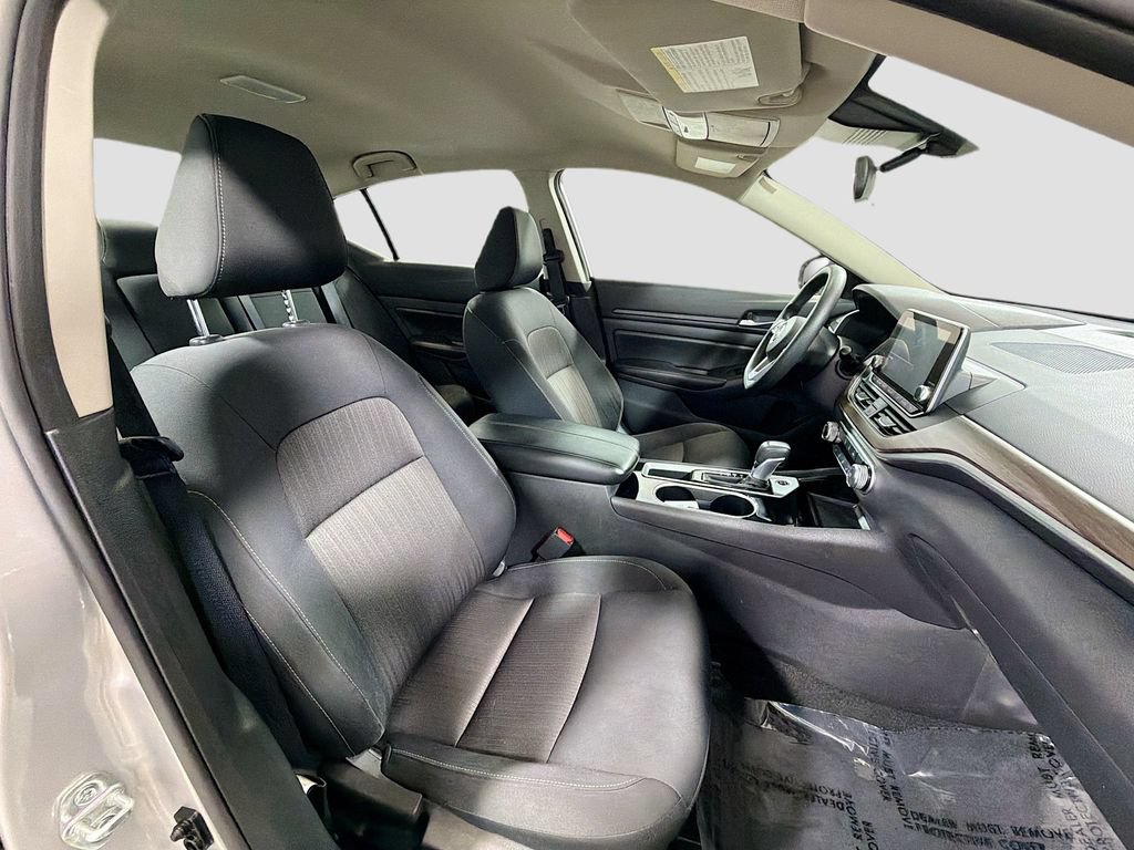 Used 2024 Nissan Altima 2.5 SV FWD image 26