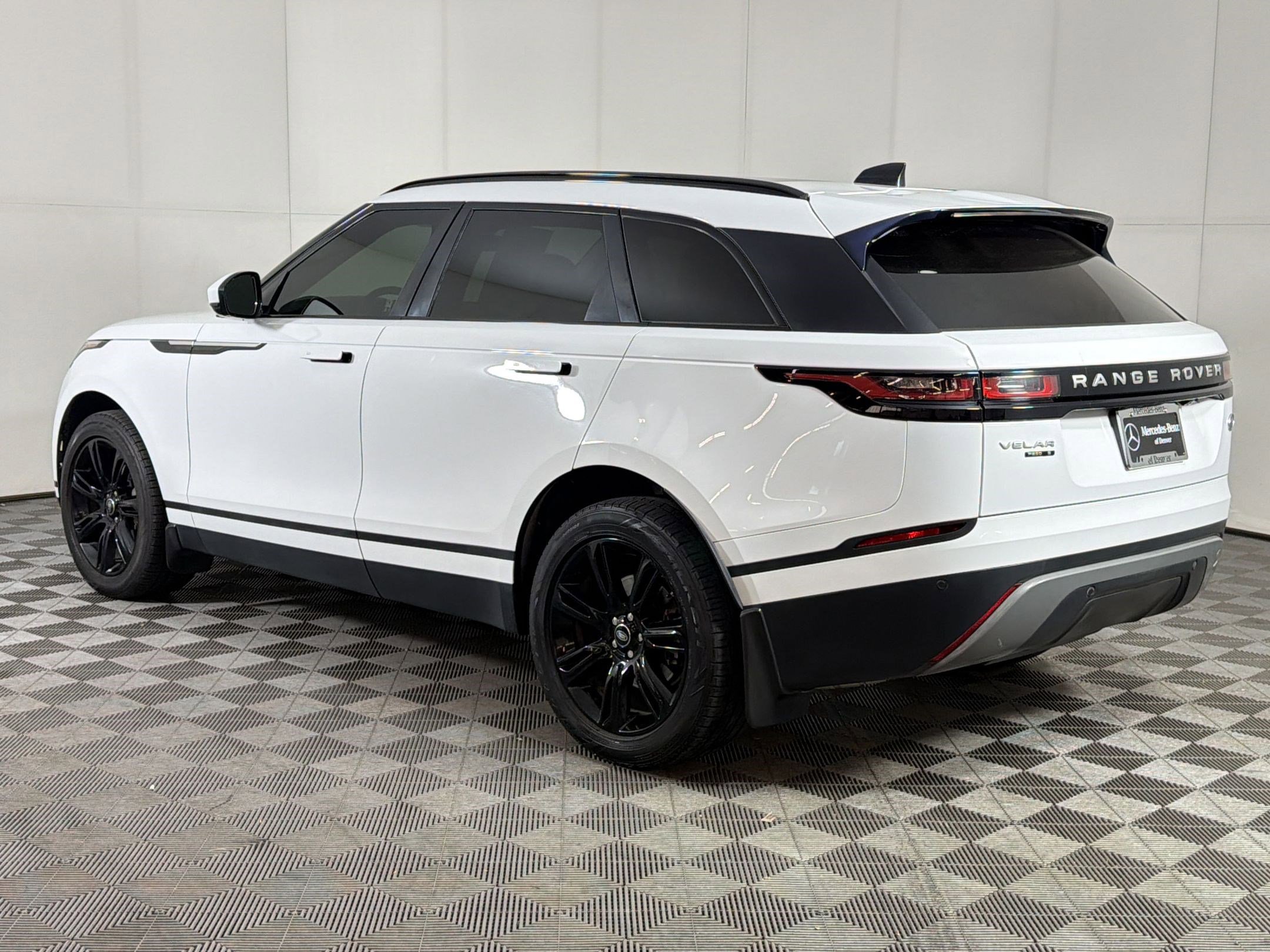 Used 2020 Land Rover Range Rover Velar S image 3