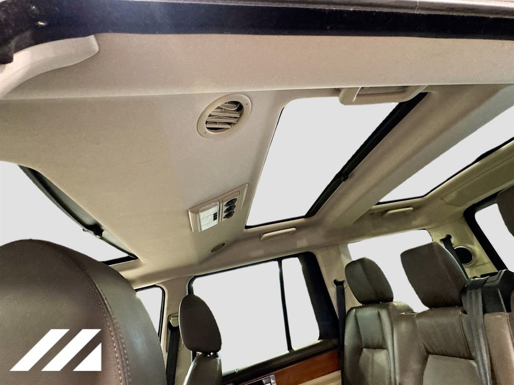 Used 2016 Land Rover LR4 HSE LUX image 24