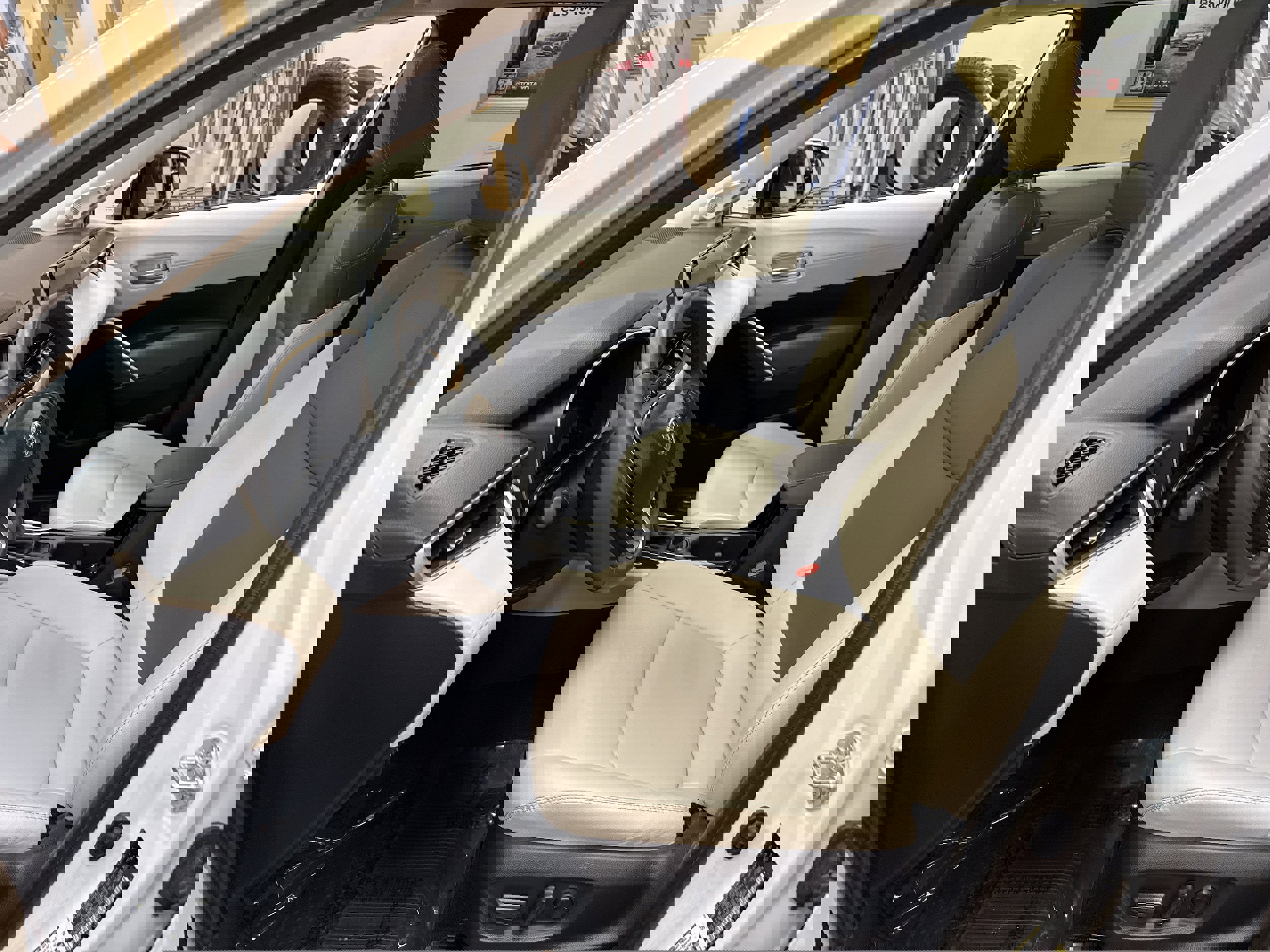 Used 2024 Toyota Corolla Cross XLE w/ Convenience Package image 8