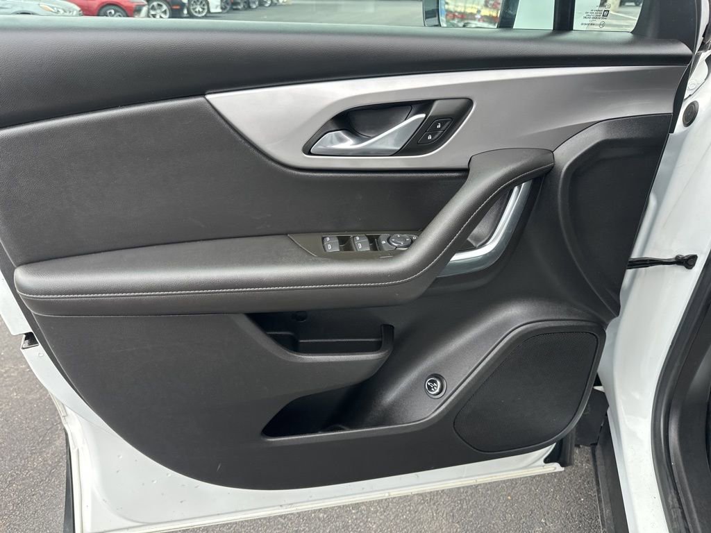 Used 2022 Chevrolet Blazer LT FWD image 2