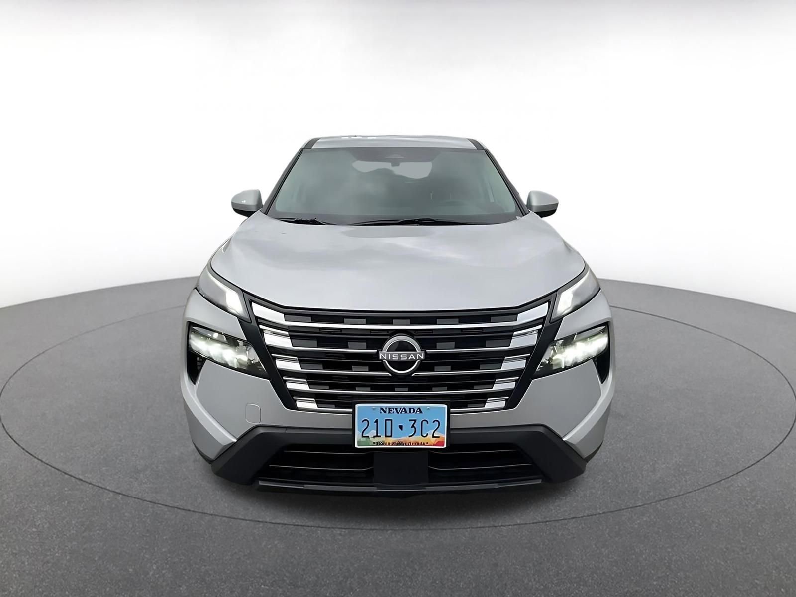 Used 2025 Nissan Rogue SV image 4