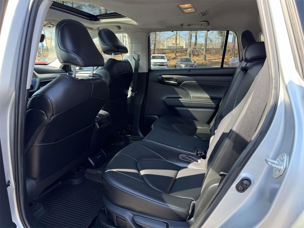 Certified 2021 Toyota Highlander XLE image 15