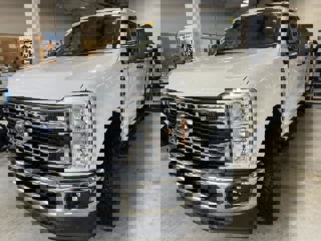 Used 2024 Ford F250 XLT image 3