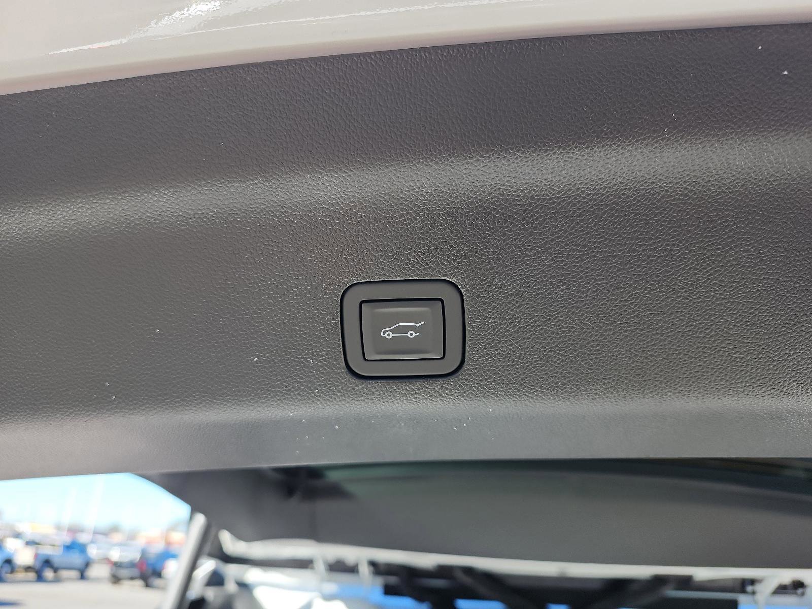 New 2026 GMC Yukon Denali w/ Sun & Power Step Package image 9