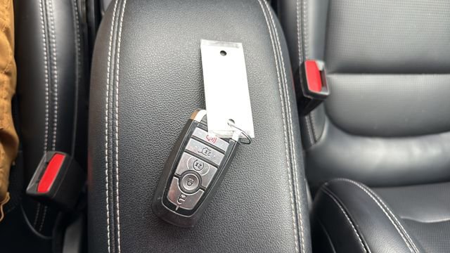 Used 2025 Ford Escape Platinum image 40