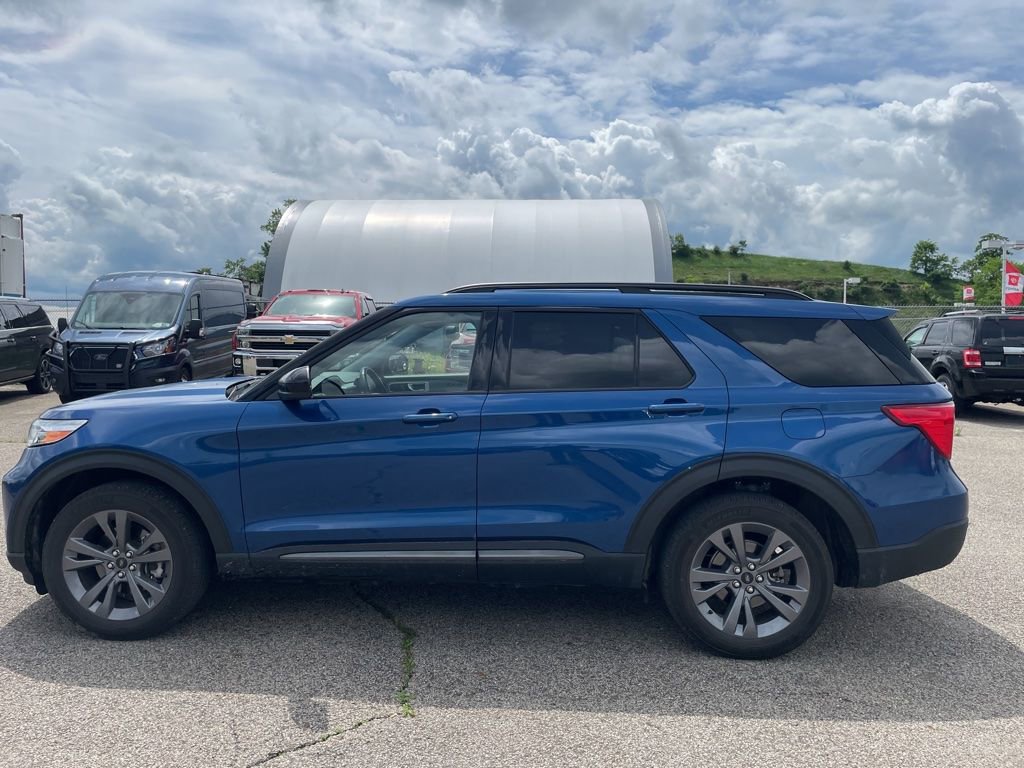 Used 2022 Ford Explorer XLT w/ Equipment Group 202A AWD/4WD image 9