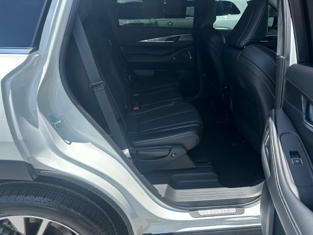 Used 2025 INFINITI QX60 Luxe w/ Vision Package AWD/4WD image 13