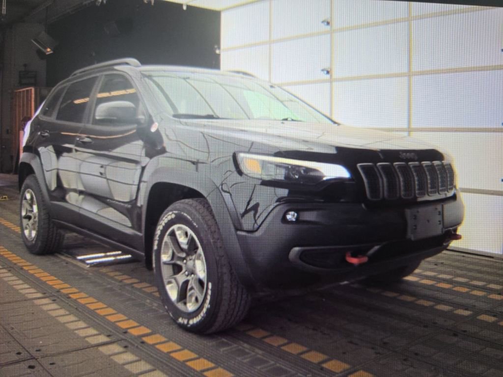 Used 2019 Jeep Cherokee Trailhawk AWD/4WD image 2