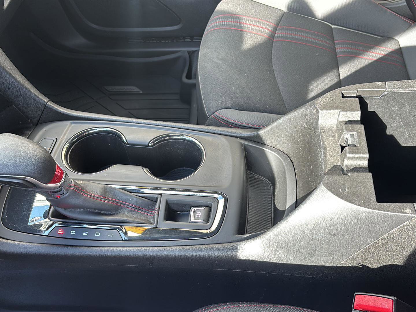 Used 2022 Chevrolet Equinox RS w/ LPO, Floor Liner Package FWD image 15