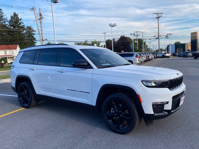 Used 2025 Jeep Grand Cherokee L Limited w/ Luxury Tech Group II AWD/4WD image 7