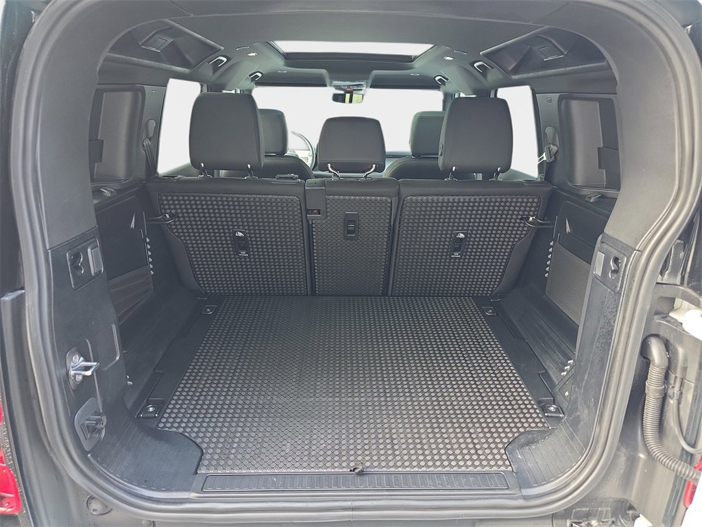 Used 2025 Land Rover Defender 110 S image 12