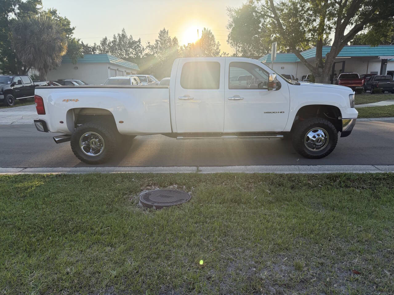 Used 2011 GMC Sierra 3500 SLE AWD/4WD image 5