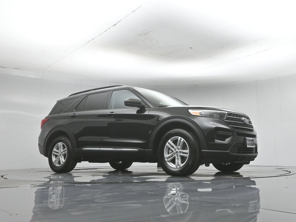 Certified 2024 Ford Explorer XLT RWD image 4