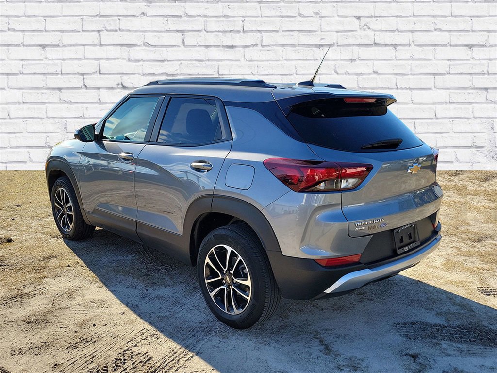 Used 2025 Chevrolet TrailBlazer LT image 3