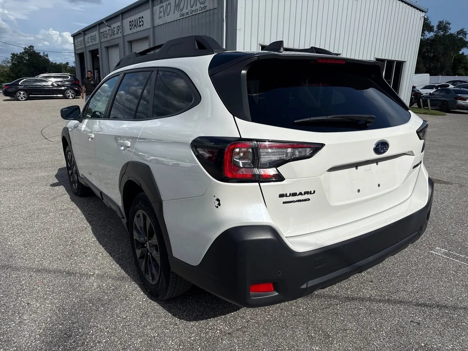 Used 2025 Subaru Outback Onyx Edition AWD/4WD image 11