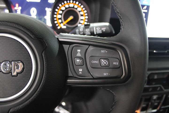 Used 2025 Jeep Wrangler Rubicon image 37