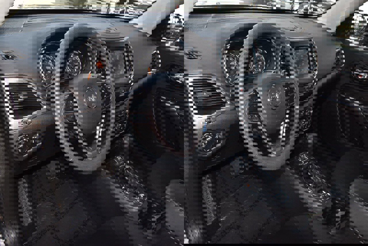 Used 2021 Jeep Cherokee Latitude image 32