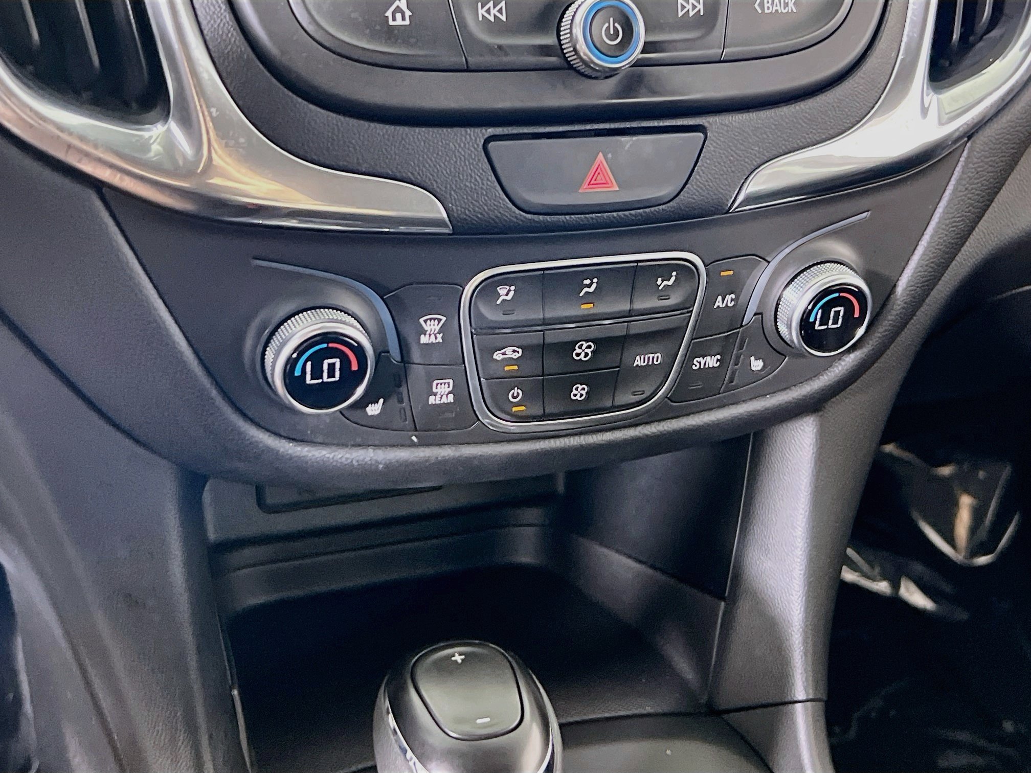 Used 2020 Chevrolet Equinox LT w/ Midnight Edition AWD/4WD image 16