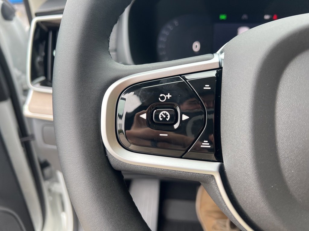 New 2026 Volvo XC90 B6 Plus w/ Protection Package Premier image 18