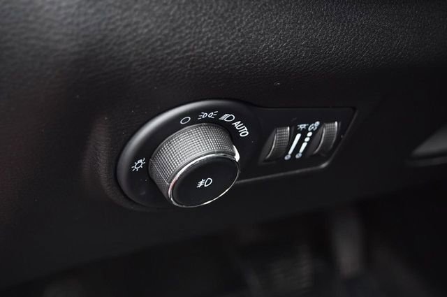 Used 2023 Jeep Compass Limited image 11