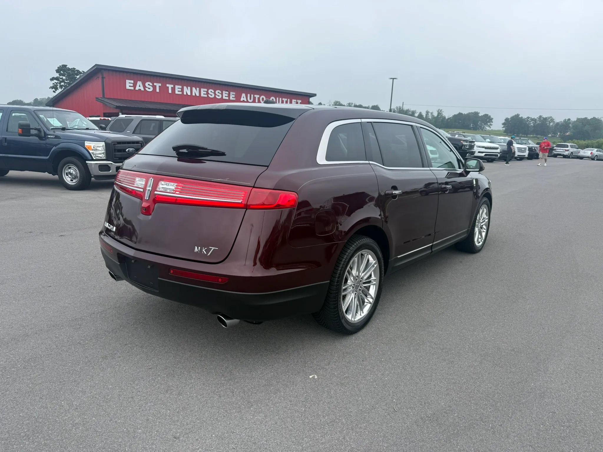 Used 2019 Lincoln MKT AWD image 4