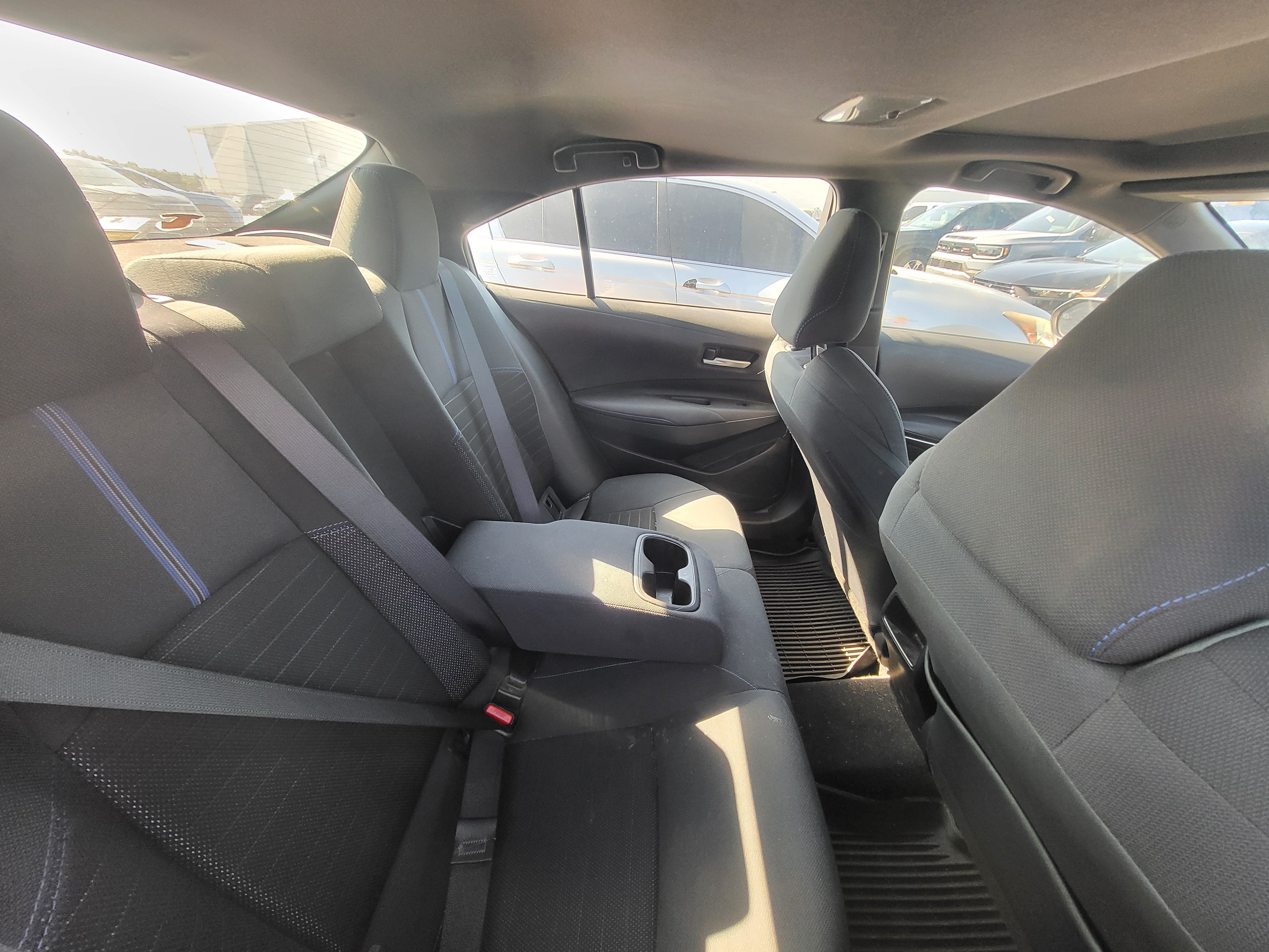 Used 2020 Toyota Corolla SE w/ SE Premium Package FWD image 9
