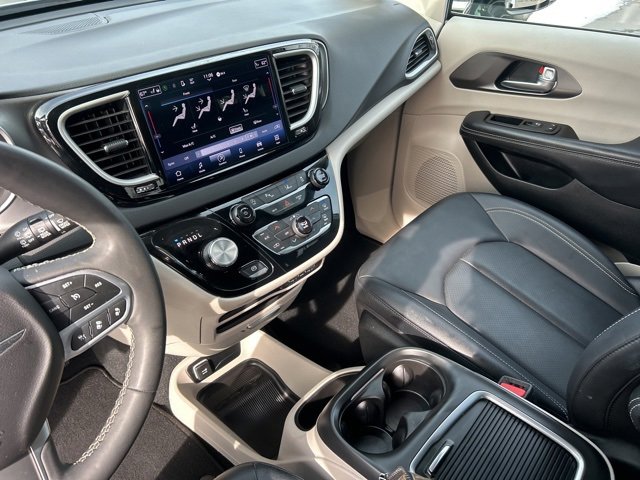 Used 2024 Chrysler Pacifica Touring-L image 31
