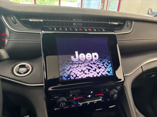 Certified 2024 Jeep Grand Cherokee Altitude AWD/4WD image 32