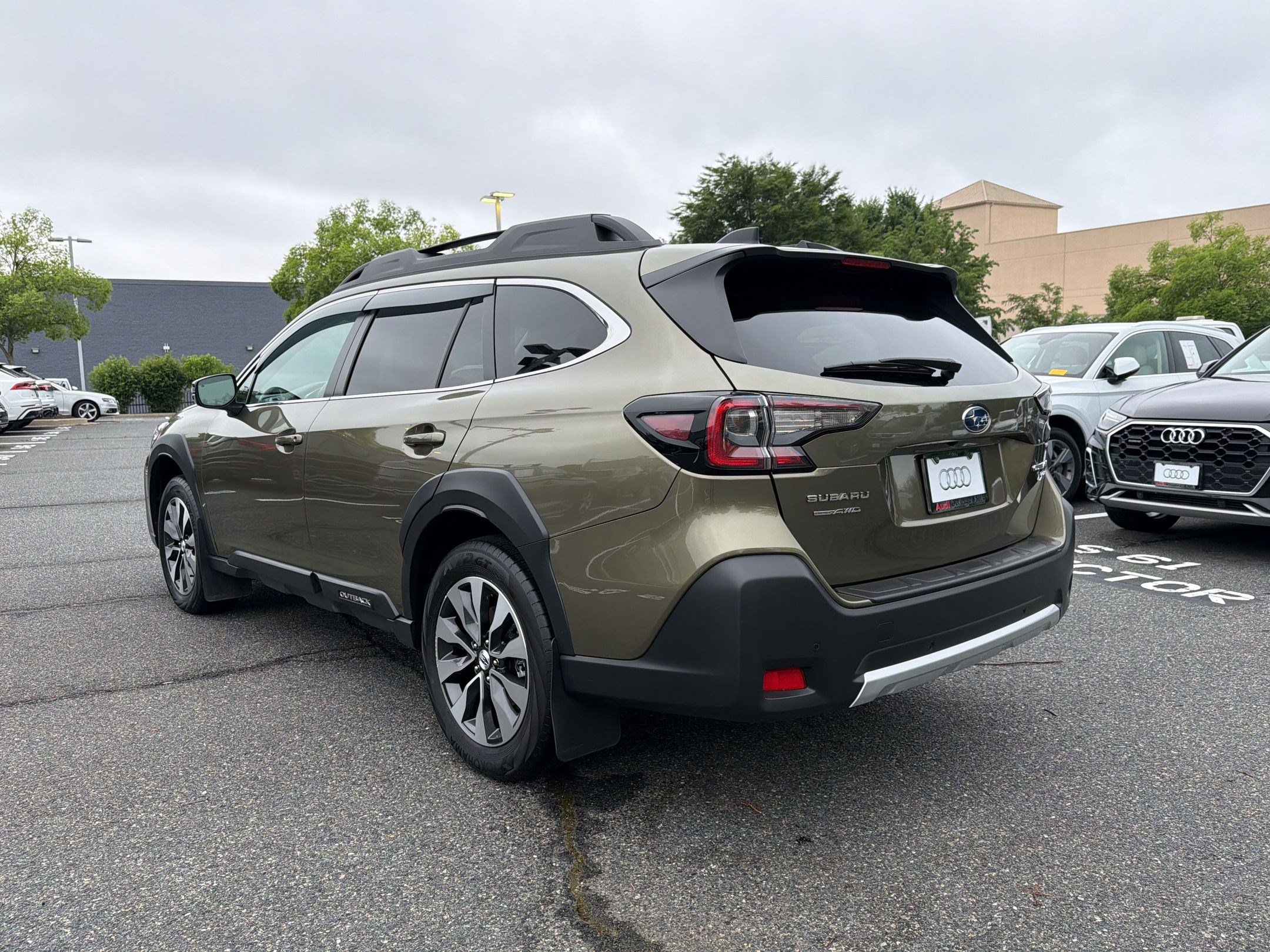 Used 2024 Subaru Outback Limited XT AWD/4WD image 3