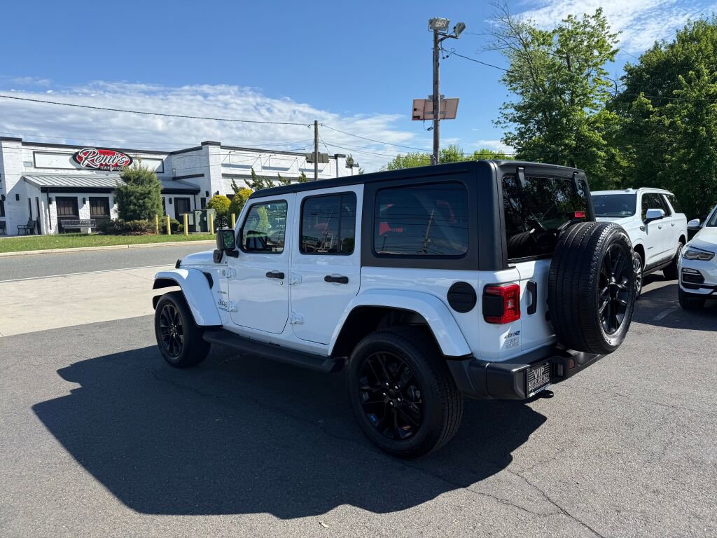 Used 2022 Jeep Wrangler Unlimited Sahara w/ Cold Weather Group AWD/4WD image 5
