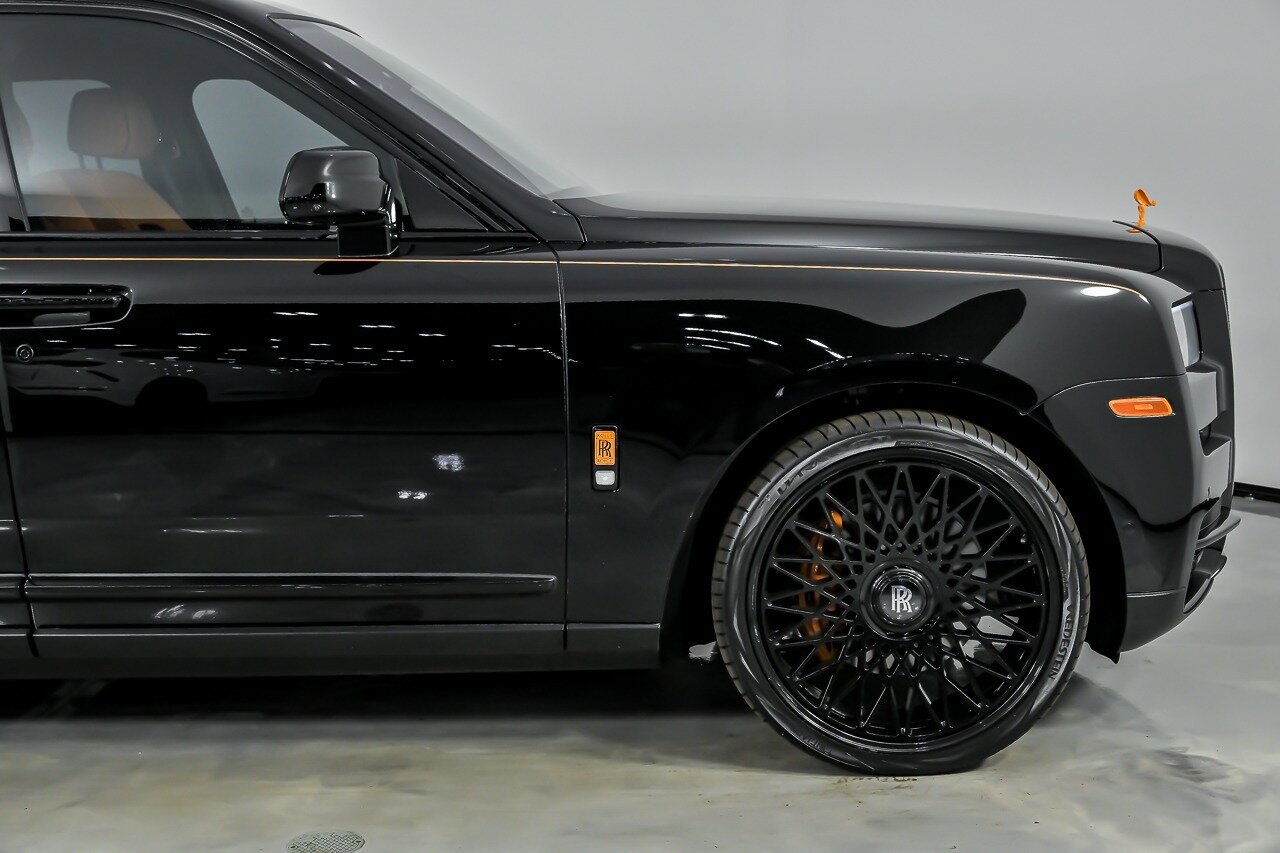 Used 2022 Rolls-Royce Cullinan w/ Dark Exterior Package AWD/4WD image 15