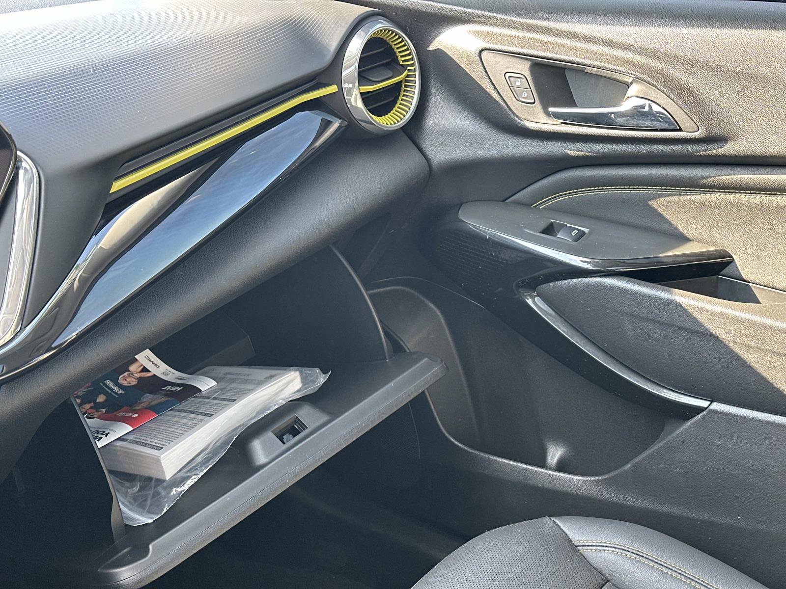 Used 2025 Chevrolet Trax ACTIV w/ Sunroof Package image 31