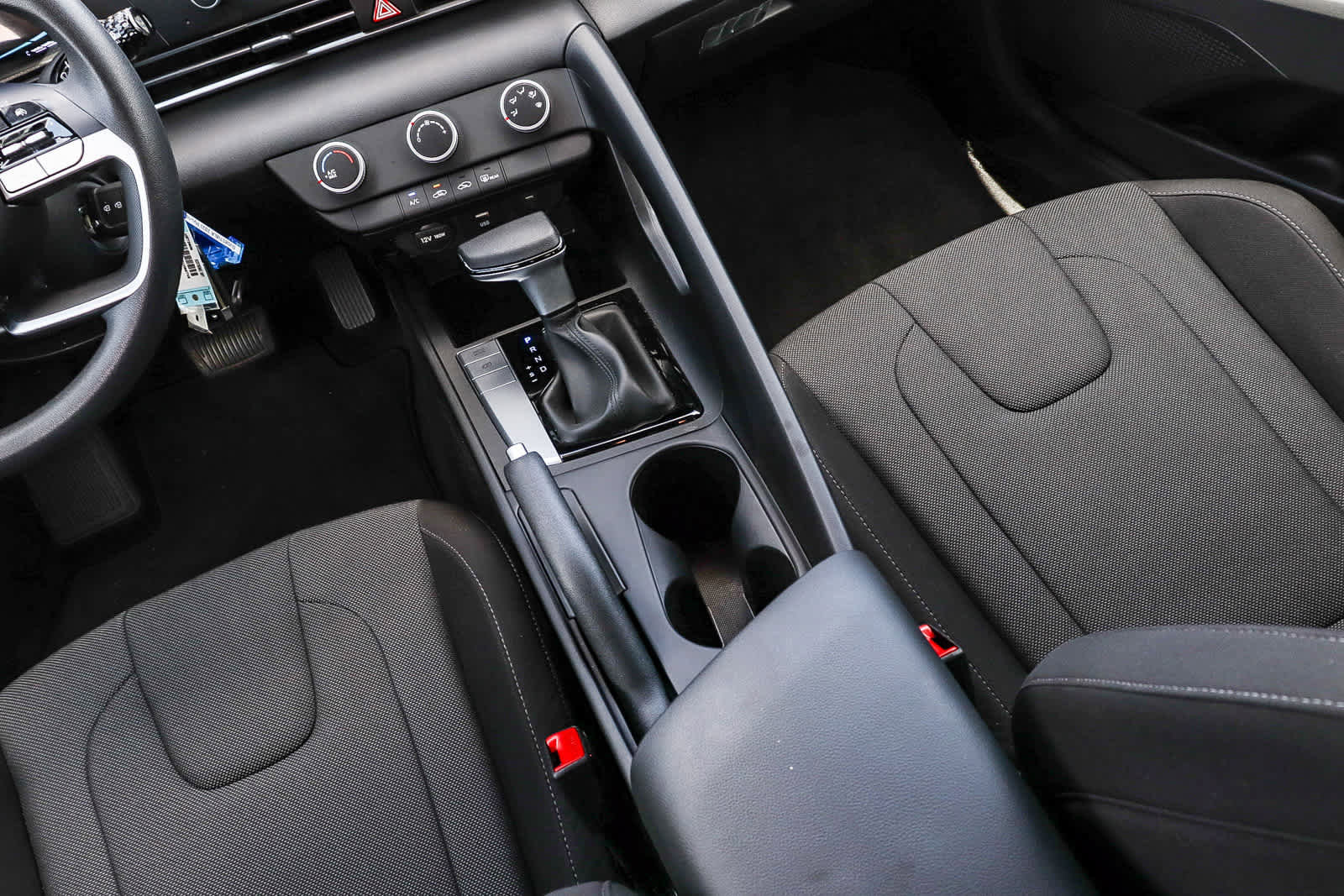 Used 2025 Hyundai Elantra SE w/ Cargo Package image 21