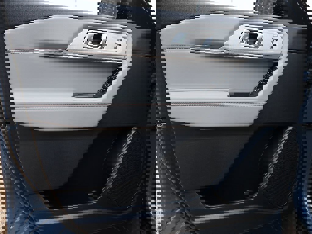 Used 2025 Ford Explorer Active w/ Active Comfort Package image 23