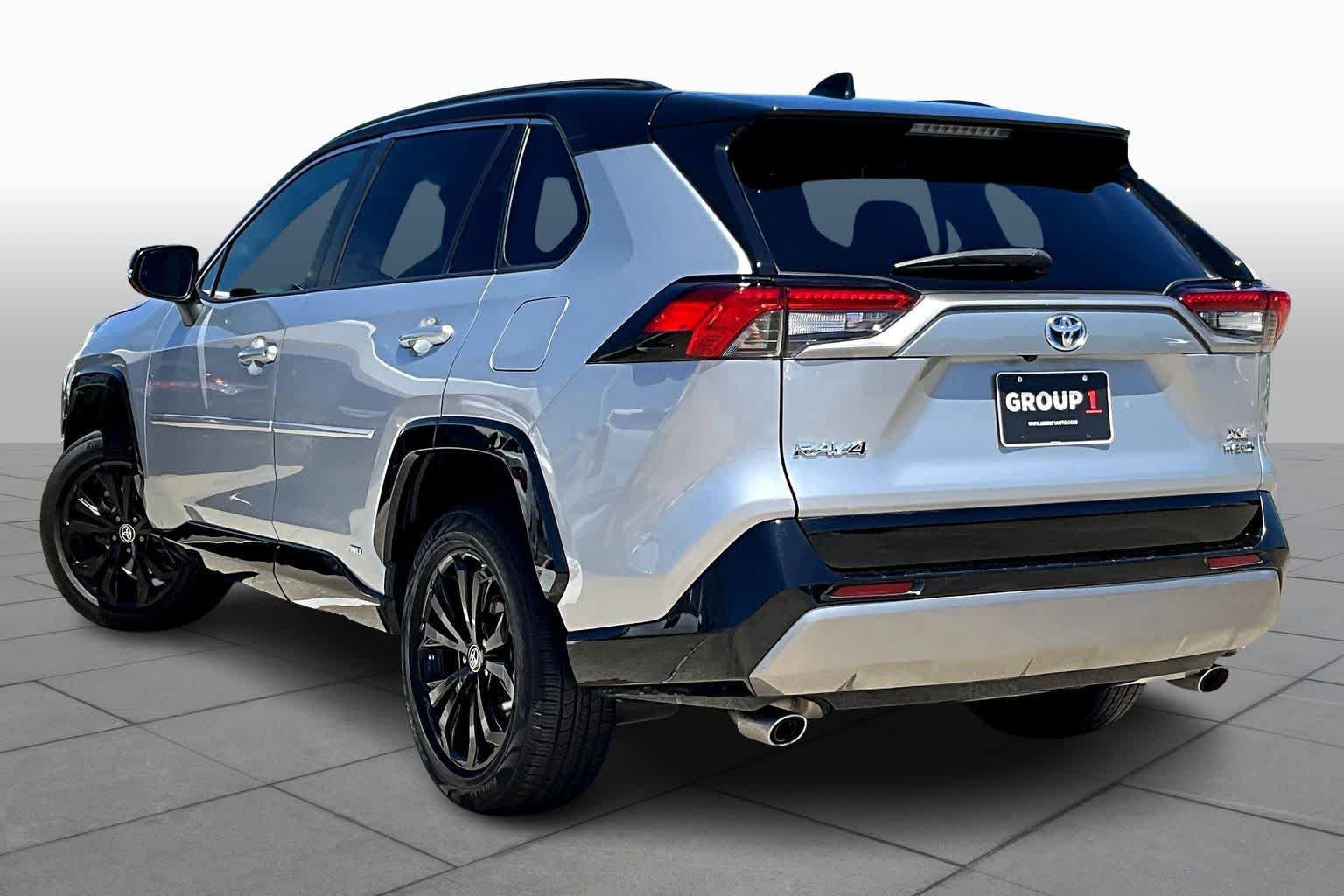 Used 2022 Toyota RAV4 XSE AWD/4WD image 11