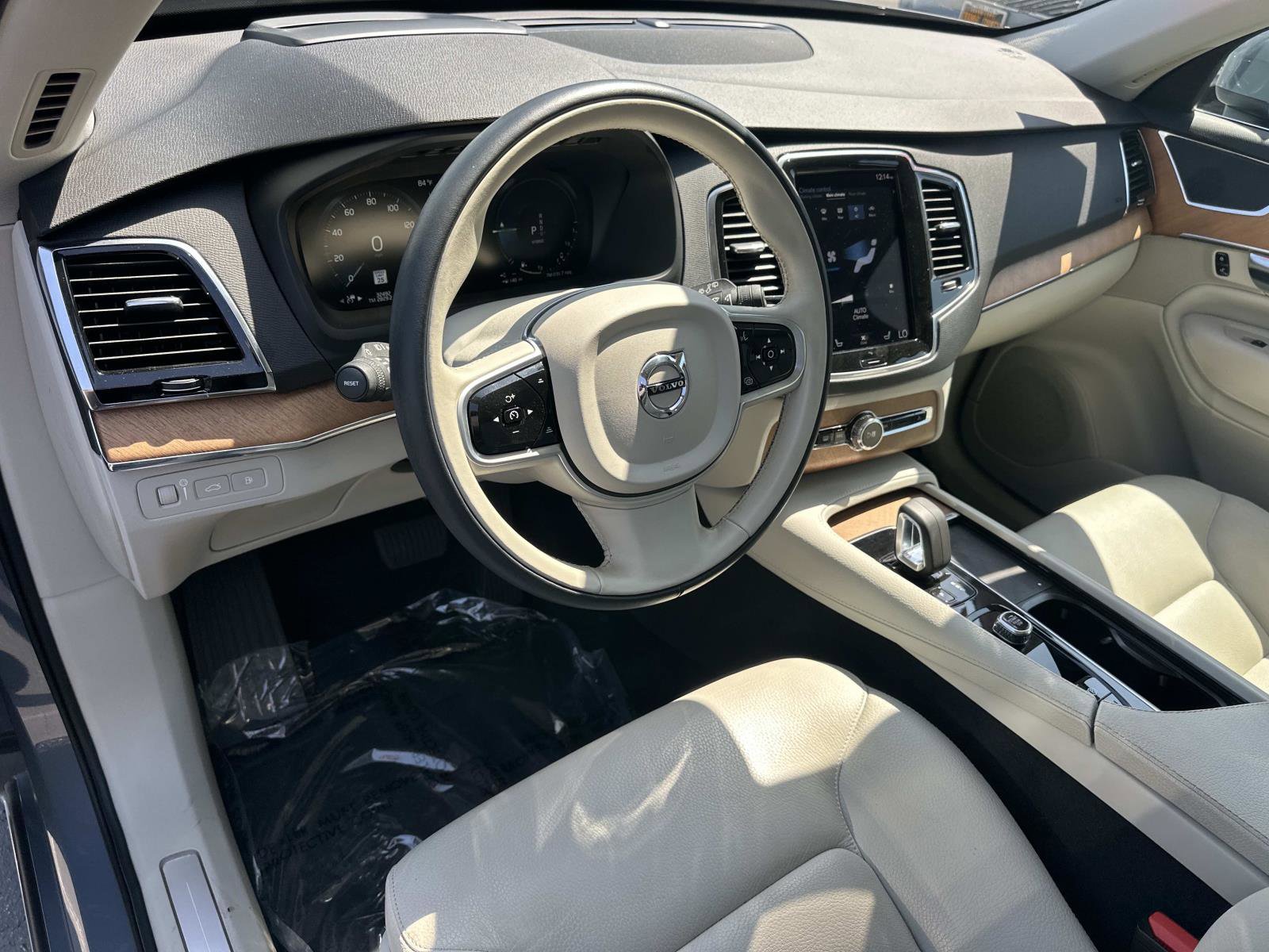 Certified 2022 Volvo XC90 T8 Inscription Expression w/ Advanced Package image 9