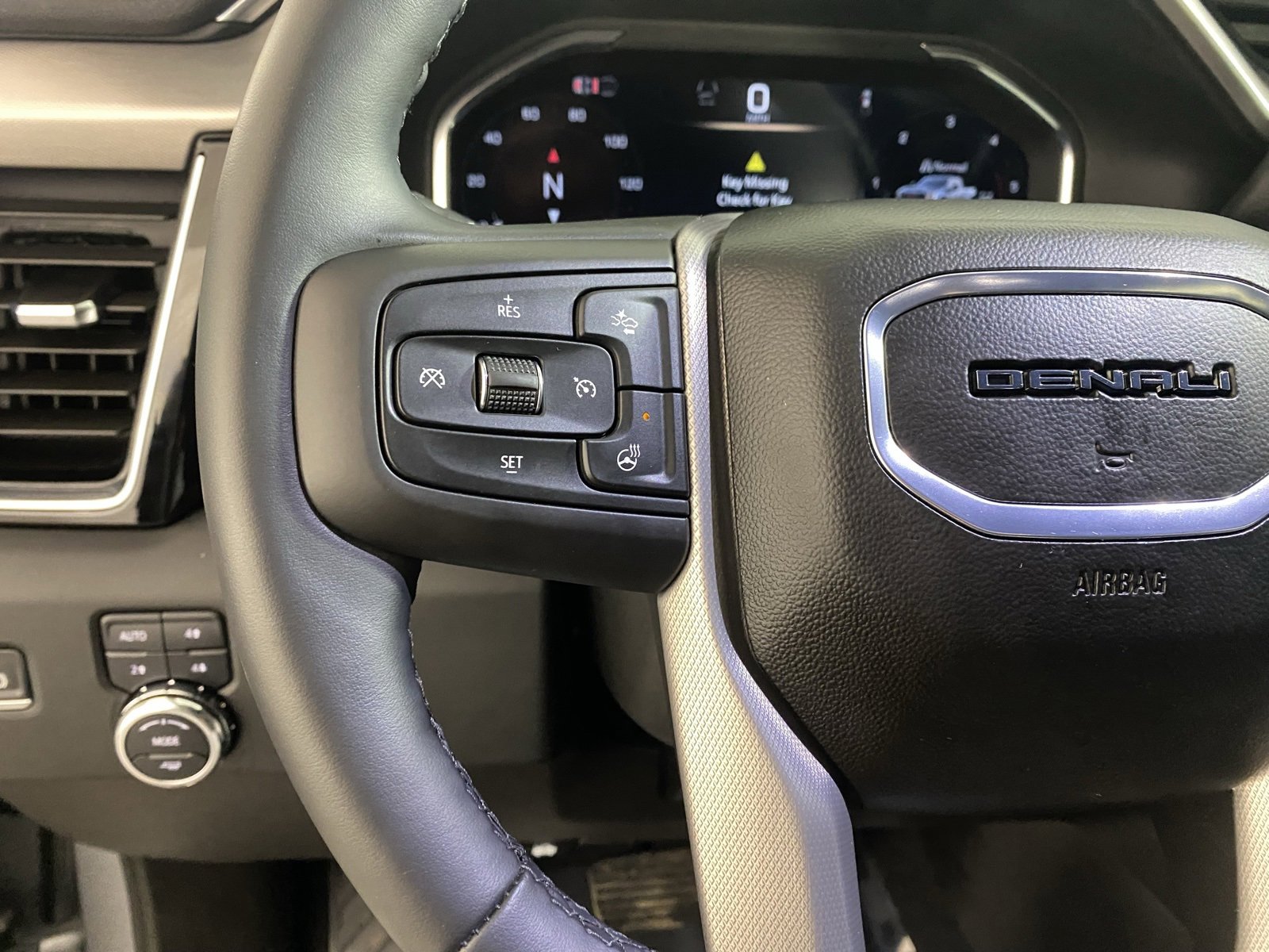 Used 2025 GMC Sierra 3500 Denali w/ Denali Reserve Package image 13