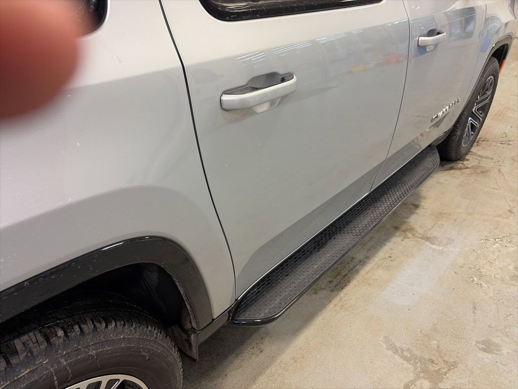 Used 2024 Jeep Wagoneer L 4WD w/ Premium Group I image 18