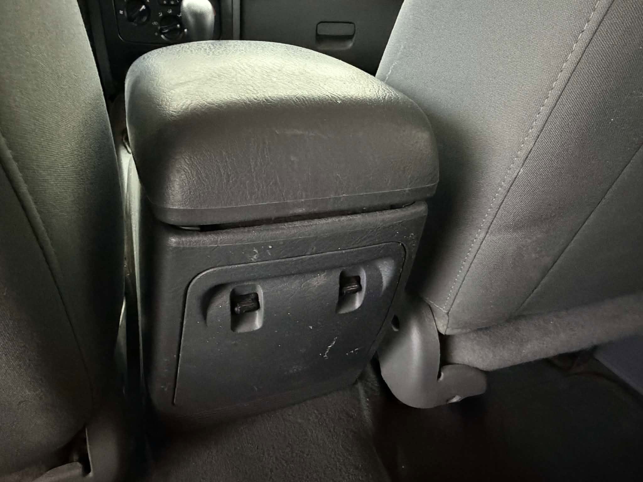 Used 2006 Jeep Liberty Sport AWD/4WD image 25