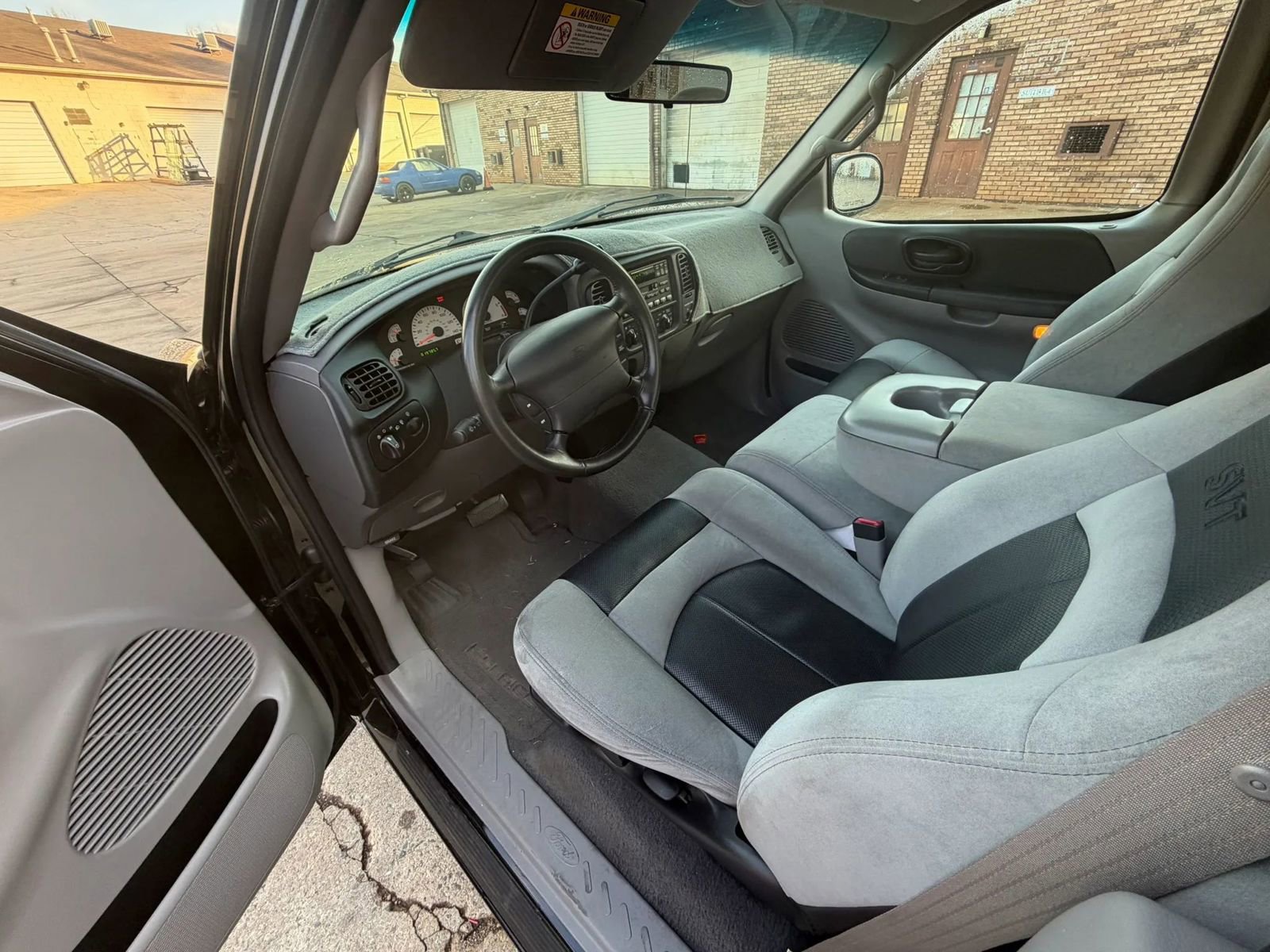 Used 2000 Ford F150 Lightning RWD image 8