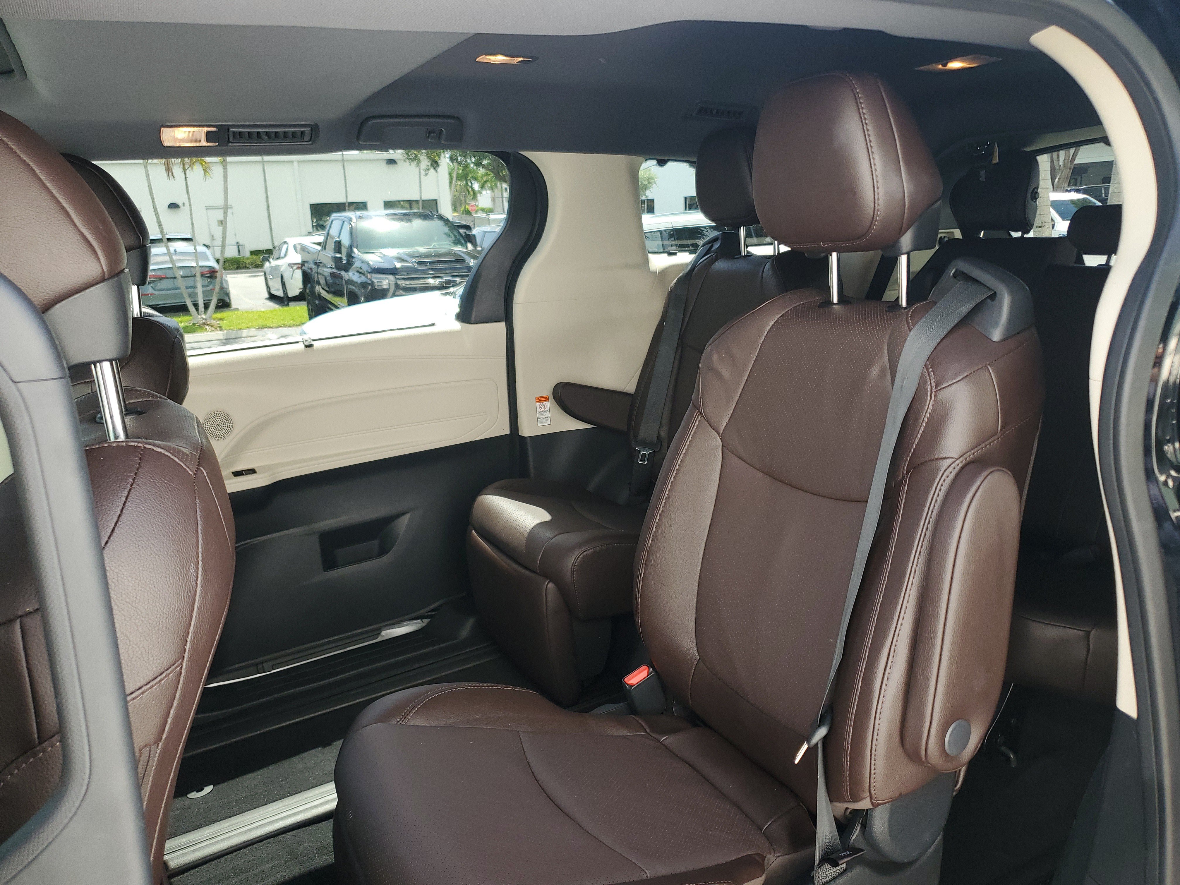 Used 2023 Toyota Sienna Platinum AWD/4WD image 12