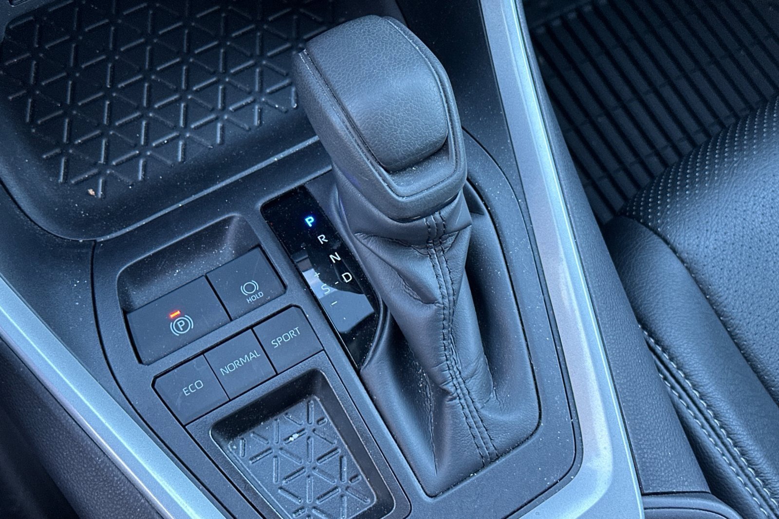 Certified 2024 Toyota RAV4 LE image 25