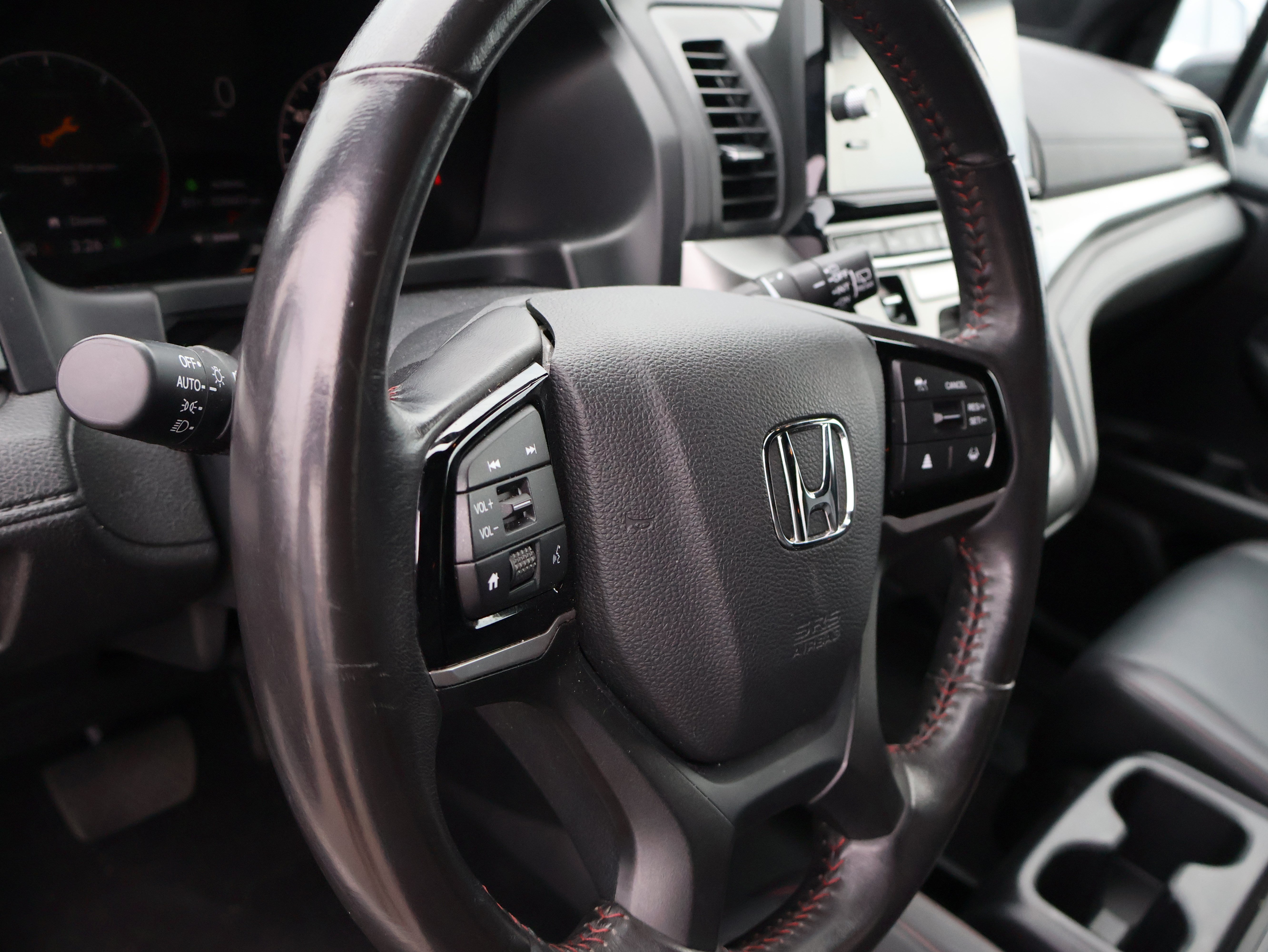 Used 2025 Honda Odyssey Sport-L image 27