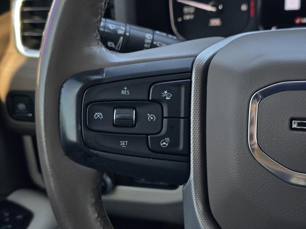 Used 2021 GMC Yukon XL Denali w/ Denali Premium Package image 18