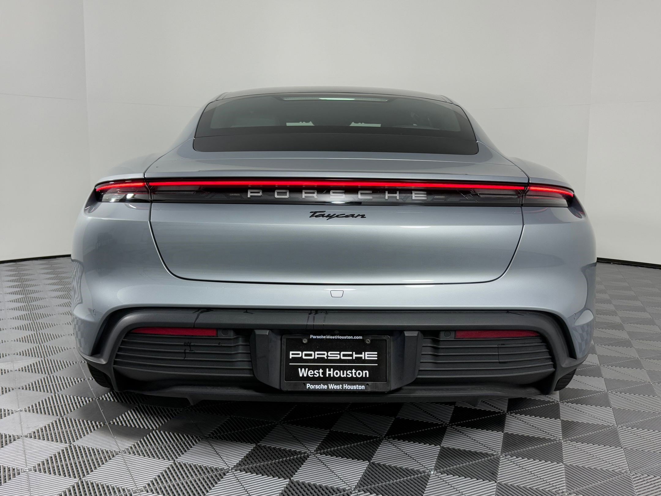 Used 2022 Porsche Taycan image 10