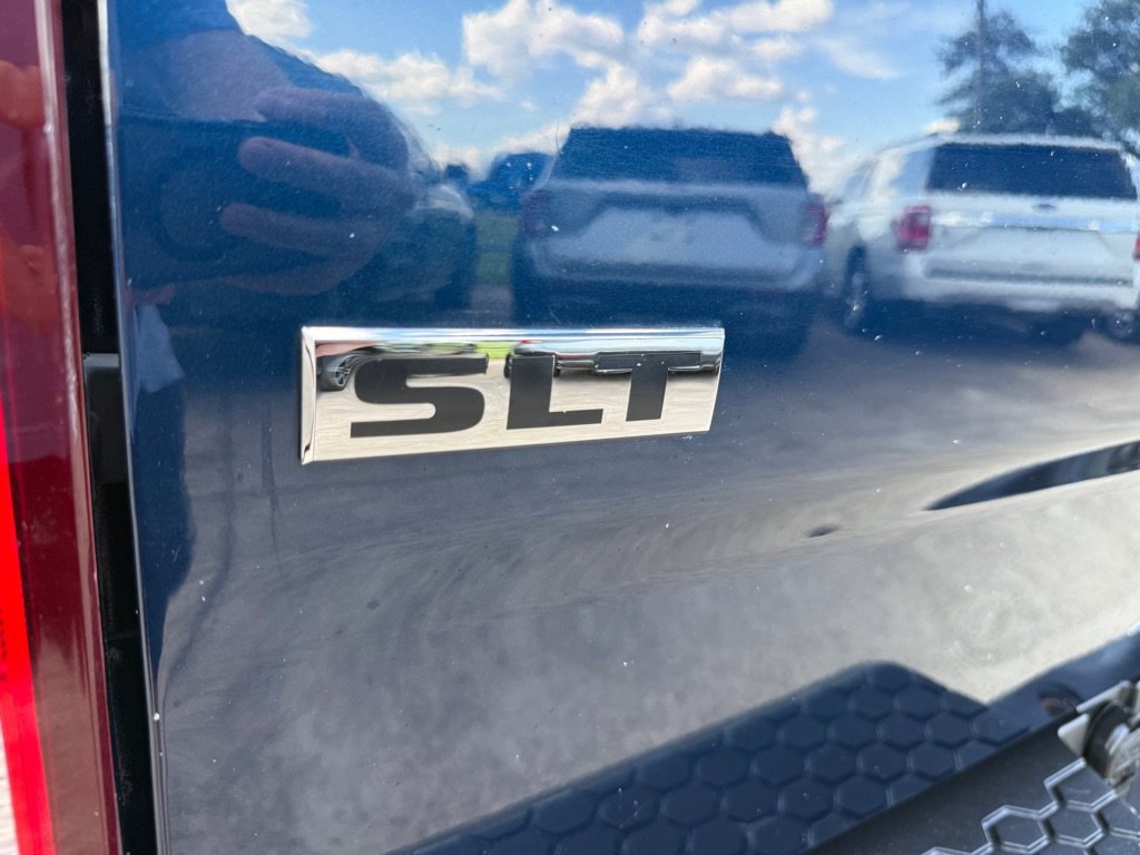 Used 2021 RAM 1500 Classic SLT image 13