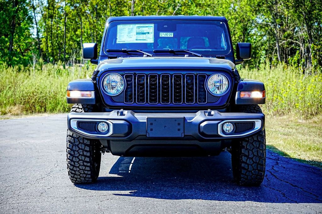 New 2025 Jeep Gladiator Sport image 5