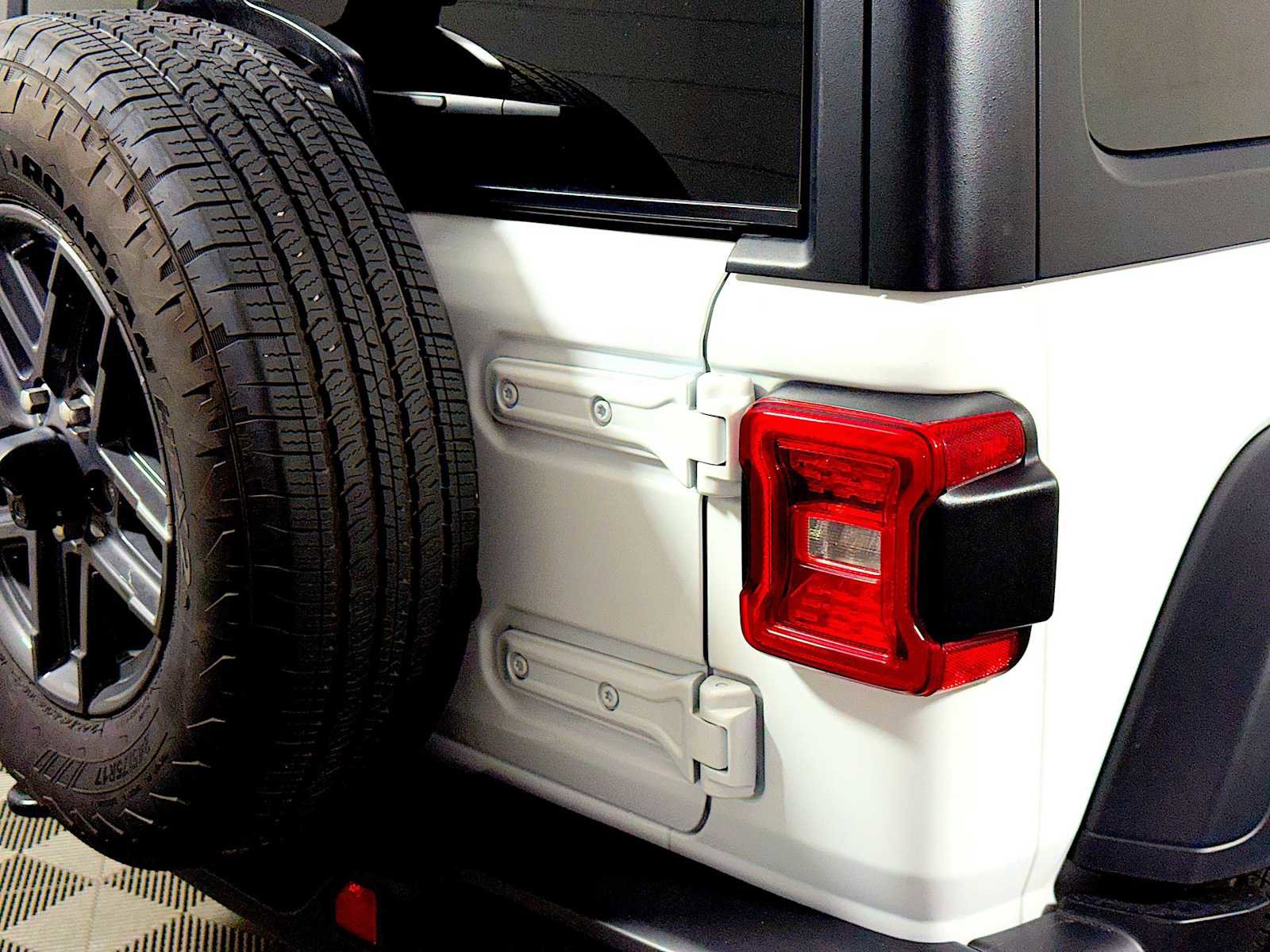 Used 2024 Jeep Wrangler Sport S image 24